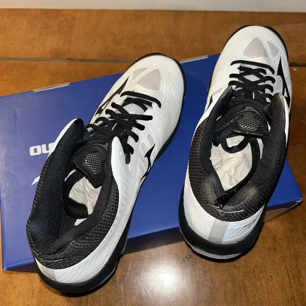 Mizuno volleyball shoes
